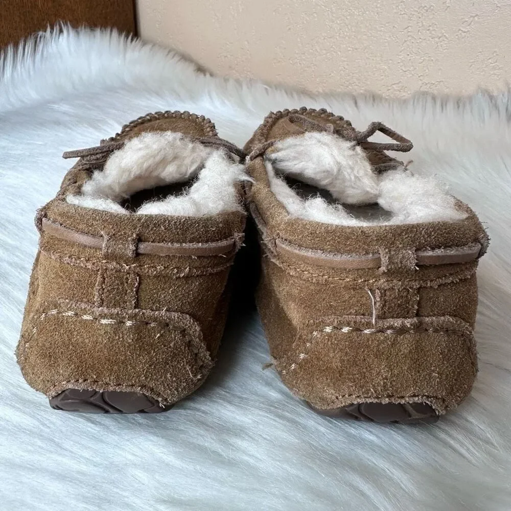 UGG Kids Dakota Slippers Size 2